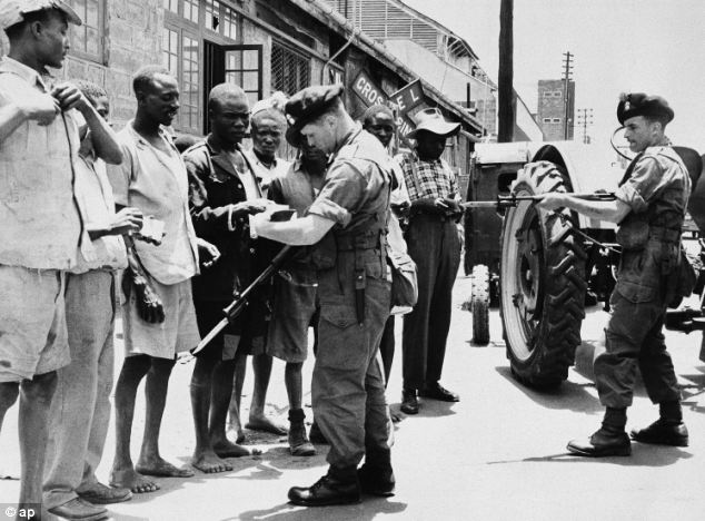 Ellenőrzés Kenyában - 1952 / Fotó: Kenyaholidays.altervista.org